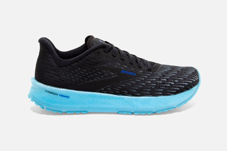 Brooks Running a lancé début février deux nouveaux modèles de chaussures de running sous le nom d'Hyperion : la Tempo et la Elite pour les runners ou triathlètes qui recherchent un modèle compétitif et une protection sur longues distances.