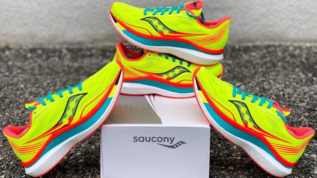 Nouveau coloris pour la Saucony Endorphin Pro, la chaussure de course ultra-performante de la marque.