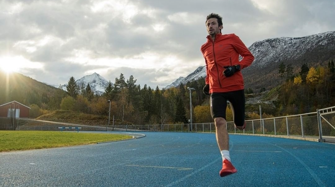 La légende de l'ultra-trail Kilian Jornet va s'attaquer en Norvège au record du 24 heures sur piste de Yiannis Kouros. Objectif : faire plus de 303,5 km.