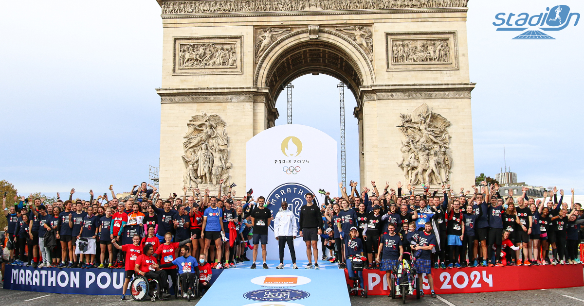 Pour fêter le cap symbolique des 1000 jours avant les Jeux olympiques de Paris 2024, Eliud Kipchoge, double champion olympique du marathon, a affronté 3600 coureurs aux abords des Champs-Elysées ce dimanche 31 octobre sur une distance de 5 kilomètres.