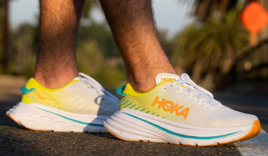 Hoka présente la Bondi X, son nouveau modèle avec une plaque carbone