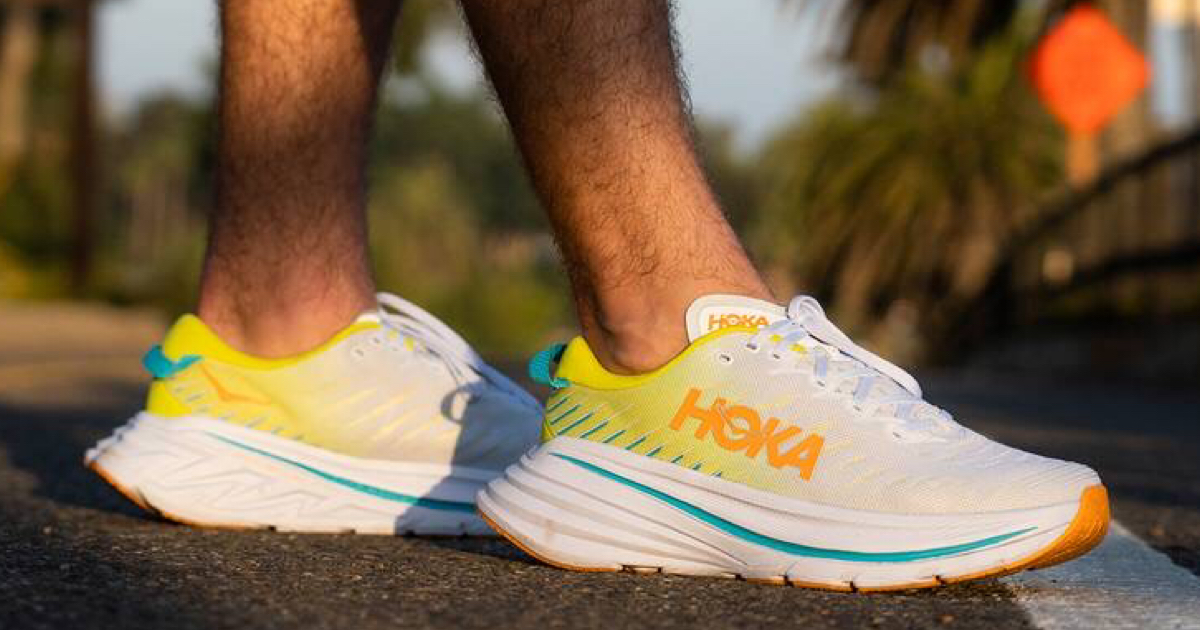 La marque savoyarde HOKA a lancé depuis le 1er octobre la chaussure Bondi X équipée d'une plaque de carbone.