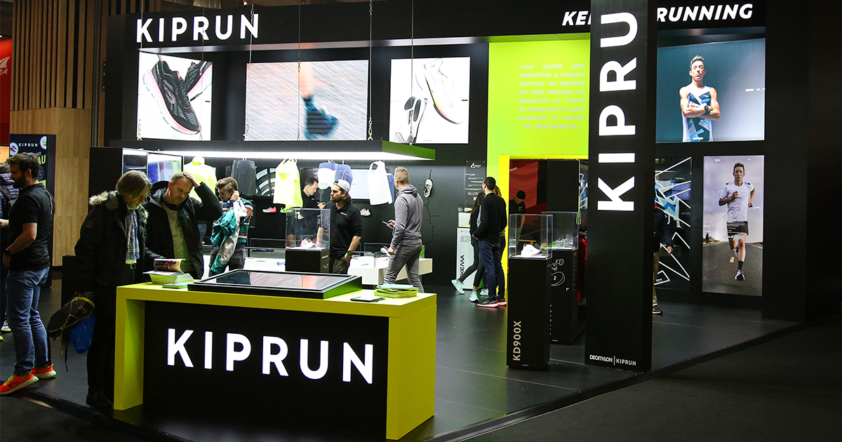 KIPRUN a officiellement lancé sa marque running et a présenté ses produits 2022, notamment la KD900X, chaussure dotée d'une plaque carbone.