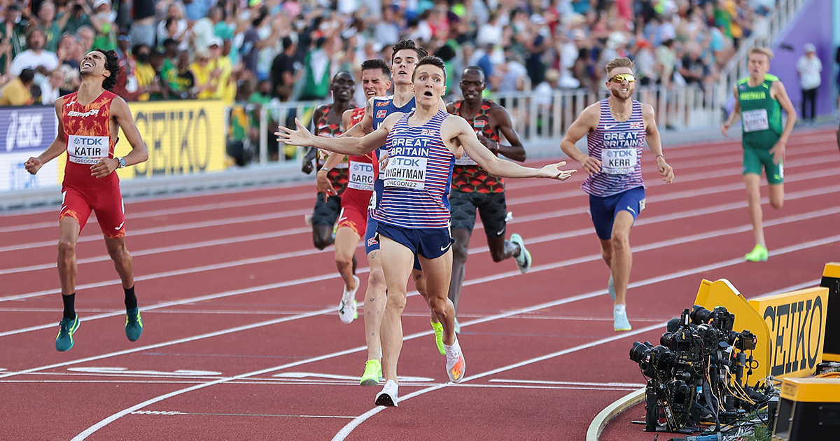 Le Britannique Jake Wightman (3'29"23) a été sacré champion du monde du 1500 m devant la star norvégienne Jakob Ingebrigtsen à Eugene.