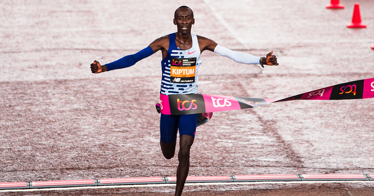 Le Kényan Kelvin Kiptum a frôlé le record du monde d'Eliud Kipchoge au Marathon de Londres 2023 avec un temps diabolique de 2h01'25.