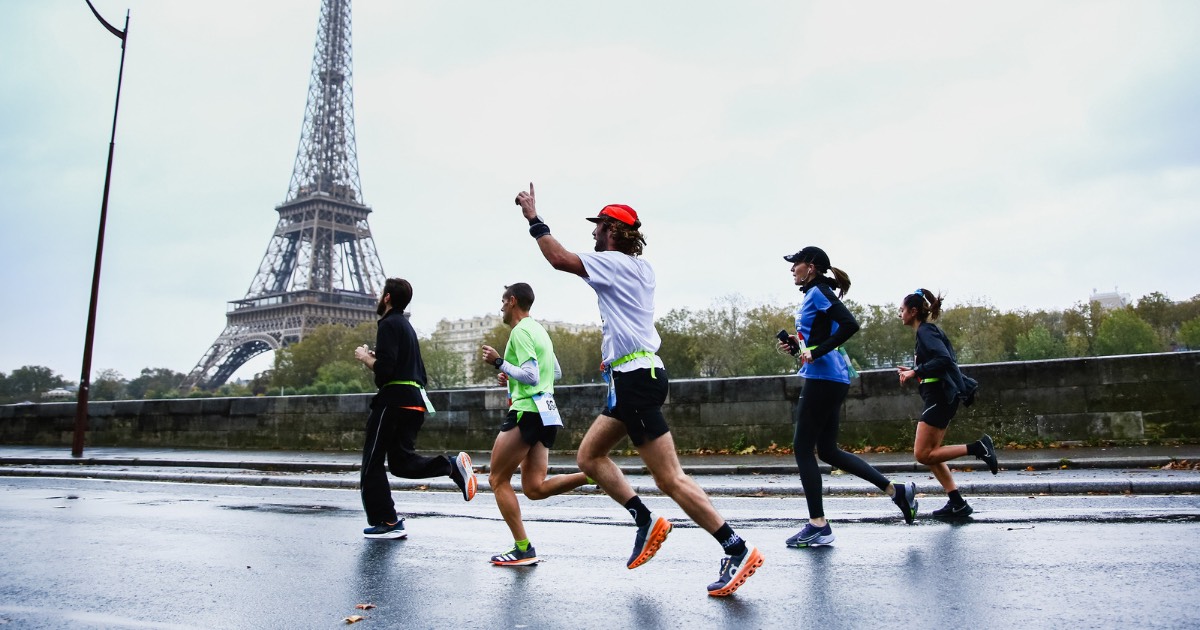 La pluie et le vent n'auront pas démotivé les 1300 équipes qui ont pris part à la dixième édition du MAIF Ekiden de Paris 2023 ce dimanche.