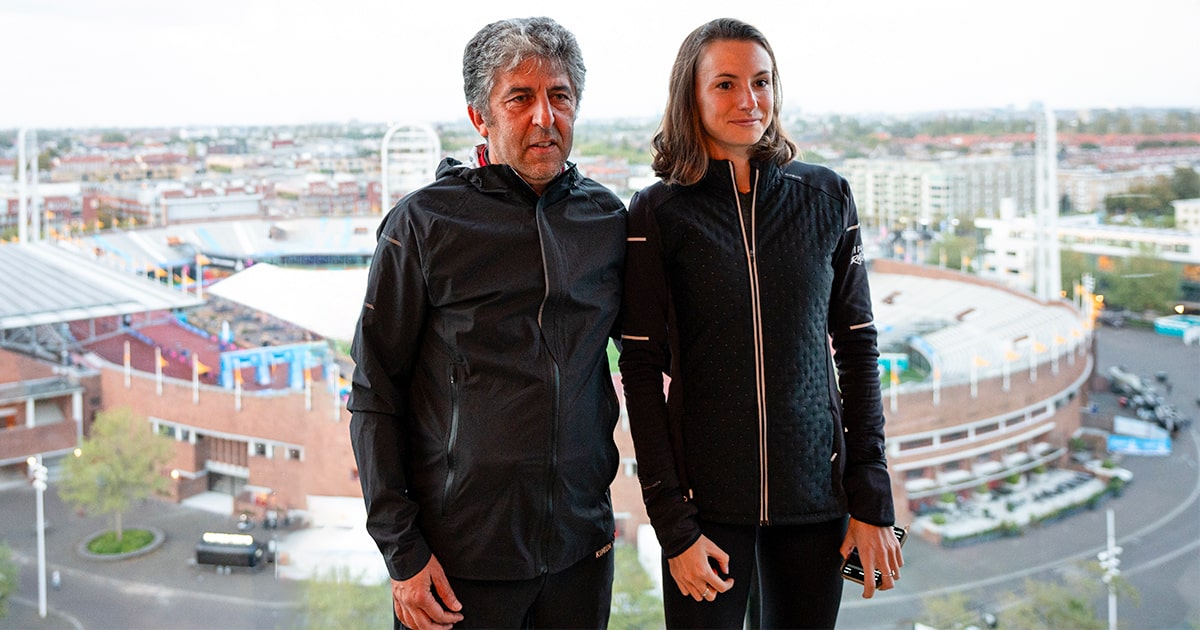 Asiz Zidane coache un groupe d'athlètes au Grac Athlétisme avec en figure de proue Méline Rollin qui sera au départ du Marathon de Séville.