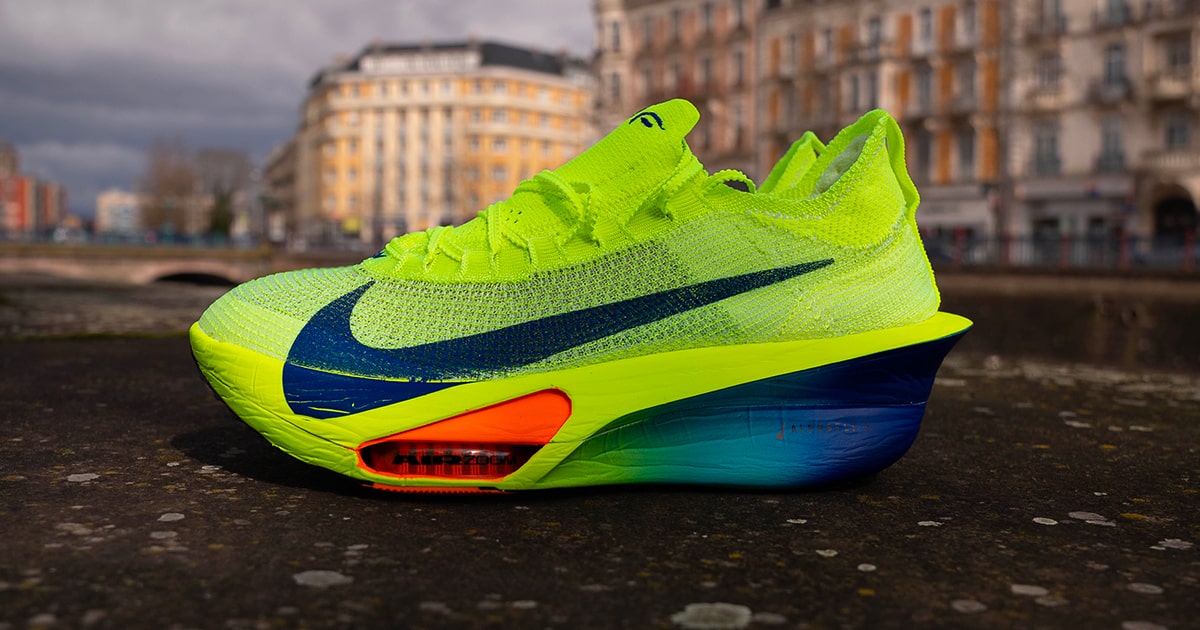 Chaussures de running à succès de la marque à la virgule, la Nike Alphafly 3 se pare d'un nouveau coloris « Volt ». Voici notre test et avis.