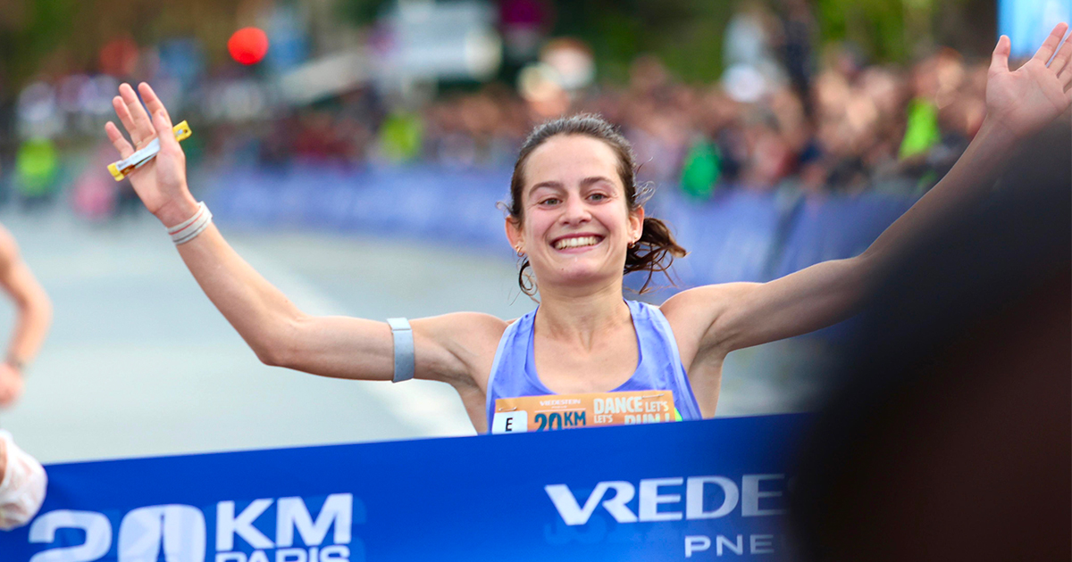 Manon Trapp, vainqueure chez les féminines, et Yann Schrub, deuxième chez les hommes, ont brillé sur les Vredestein 20 km de Paris 2024.