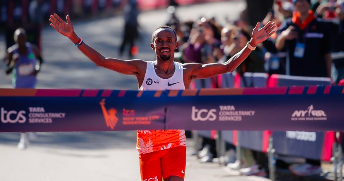 Le Néerlandais Abdi Nageeye et la Kényane Sheila Chepkirui ont triomphé à l'occasion de la 53e édition du Marathon de New York ce dimanche 3 novembre, leur premier succès majeur à 33 et 35 ans.