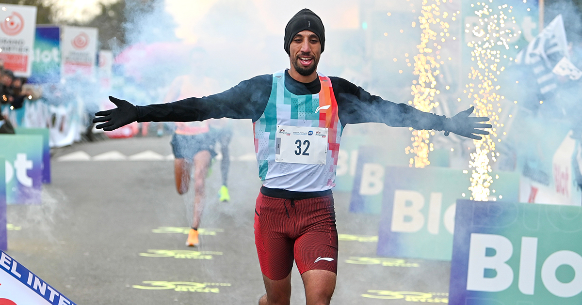 10 km des Métropolitaines BLOT : Le Marocain Soufiyan Bouqantar s'impose au sprint en 28'46, devant le Français Emmanuel Roudolff-Levisse.