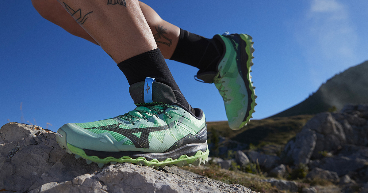 La marque nippone Mizuno a développé des chaussures de trail dynamiques, confortables et polyvalentes avec notamment la Wave Mujin.
