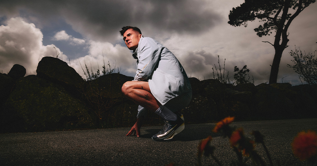 Jakob Ingebrigtsen, double champion olympique (1500 m à Tokyo et 5000 m à Paris), a officiellement dévoilé sa première collection avec Nike.