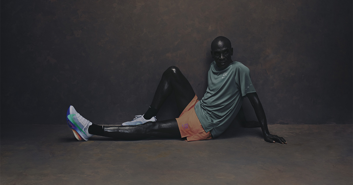Nike lance une nouvelle collection running avec Eliud Kipchoge Nike dévoile une collection exclusive rendant hommage à Eliud Kipchoge et à l'esprit d'équipe, avec notamment la Alphafly 3 et la Vaporfly 4.
