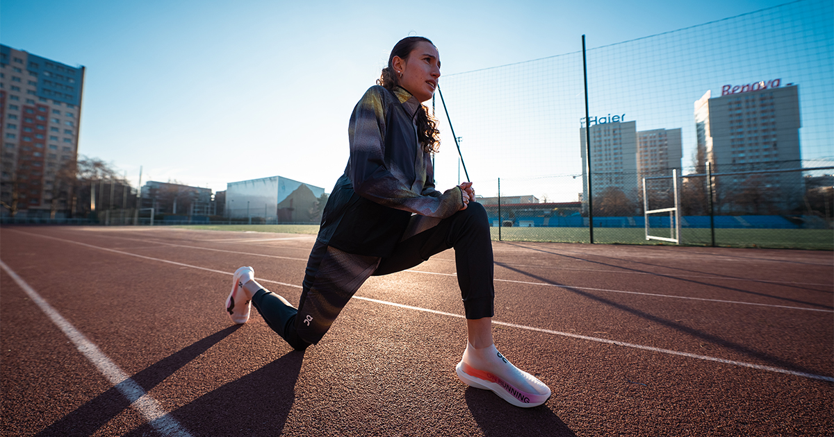 Adèle Gay signe chez On Running La recordwoman de France espoirs du 1500 m Adèle Gay a annoncé le début d'une collaboration avec On Running jusqu'aux JO de Los Angeles 2030.