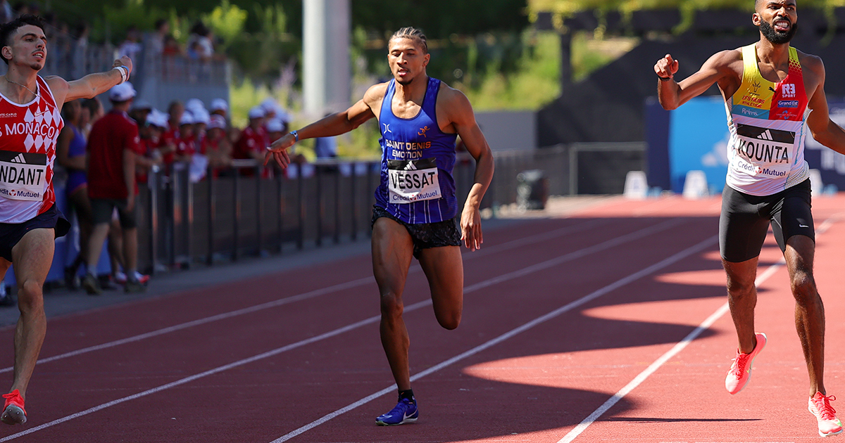 Record de France en salle du 400 m pour Samuel Vessat athlétisme Au terme de deux tours de piste en salle de folie, Samuel Vessat a fait main basse sur le record de France du 400 m en salle en 45"38.
