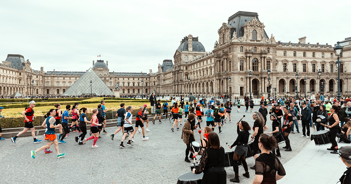 marathon paris 2026 informations salon Run Experience animations parcours médailles finisher Ce dimanche 12 avril, 60 000 coureurs sont attendus sur les Champs-Élysées, au départ du Marathon de Paris, le plus grand marathon au monde.