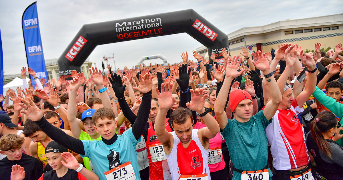 La septième édition du Marathon International InDeauville 2026 offrira un cadre idyllique avec une arrivée majestueuse sur les Planches.