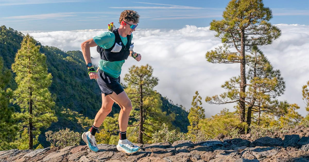 Un an après son abandon, Théo Detienne retrouve ce vendredi 28 août la ligne de départ de l’UTMB 2026 à Chamonix. Interview.