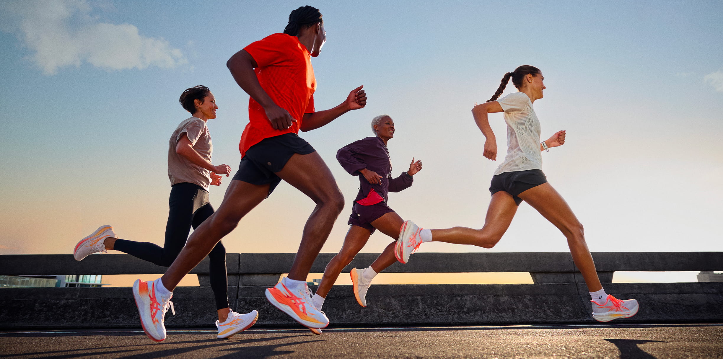ASICS dévoile RISE & SHINE, une collection inspirée par l’énergie du lever du soleil, avec la SONICBLAST 2 en tête d’affiche.