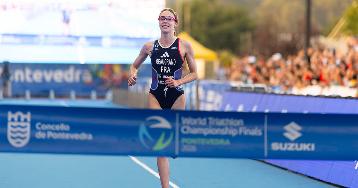 Interview Cassandre Beaugrand championne du monde de triathlon 2026 Sacrée championne du monde de triathlon pour la deuxième fois à Pontevedra, Cassandre Beaugrand revient sur une saison 2026 exceptionnelle.