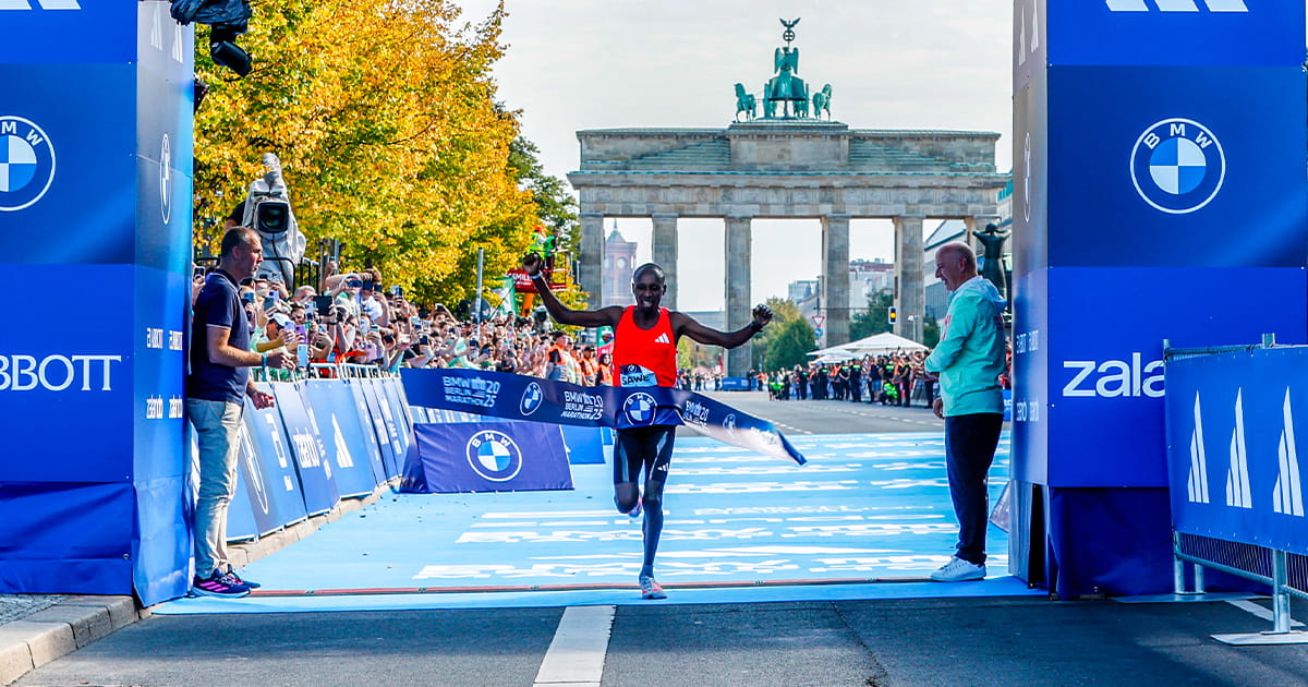 Une belle matinée à savourer sur votre site préféré : Le Marathon de Berlin 2026 est à suivre en direct commenté sur Stadion. Nos journalistes se mobilisent pour vous faire vivre chaque performance, chaque émotion et chaque surprise de la course qui s'annonce exceptionnelle. Retrouvez ici tous les résultats, les temps de passage et le scénario de l'épreuve en temps réel. Très bon marathon à toutes et à tous, à vivre en notre compagnie.