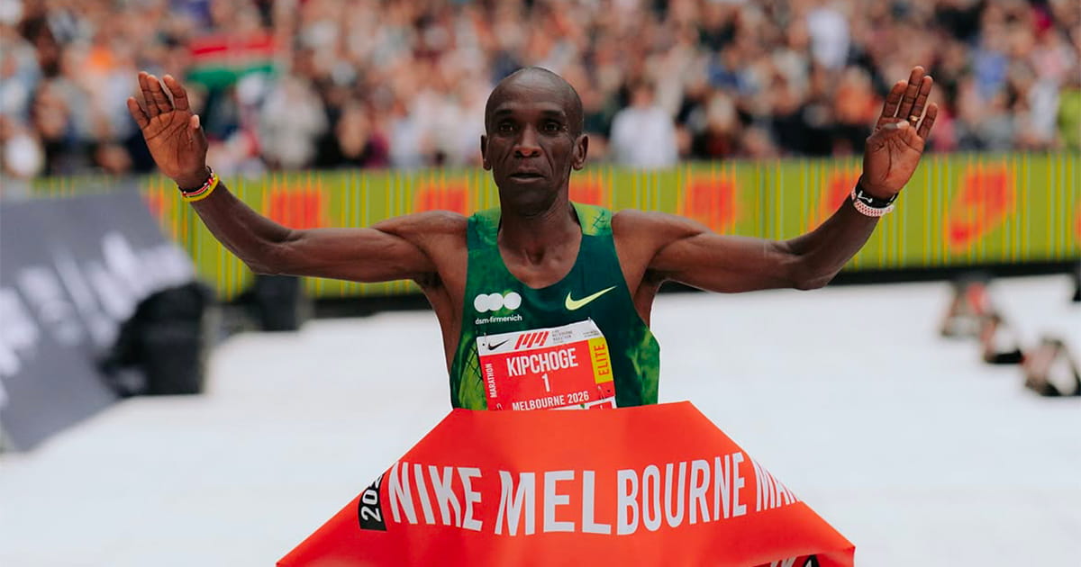 La star kényane Eliud Kipchoge a remporté ce dimanche le Marathon de Melbourne 2026 en 2h09'10 avec les nouvelles Nike Apex aux pieds.